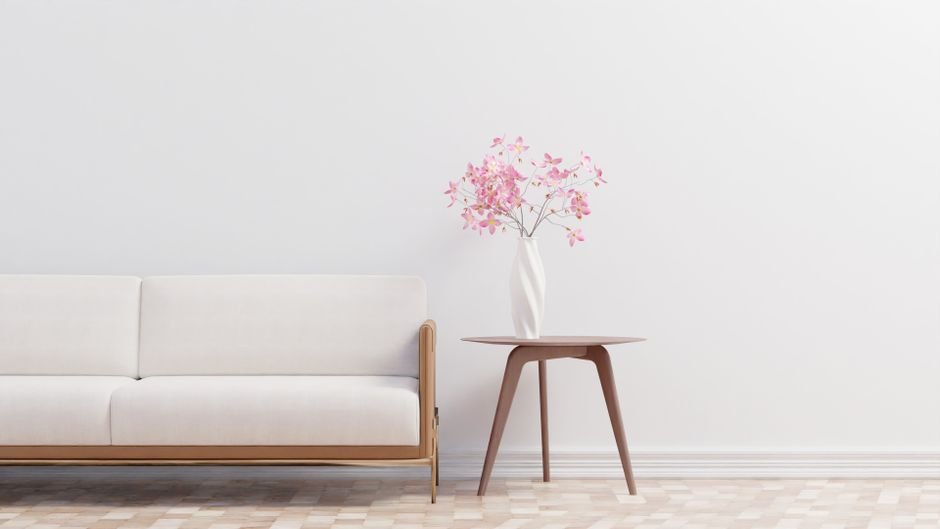 empty apartment vase flowers