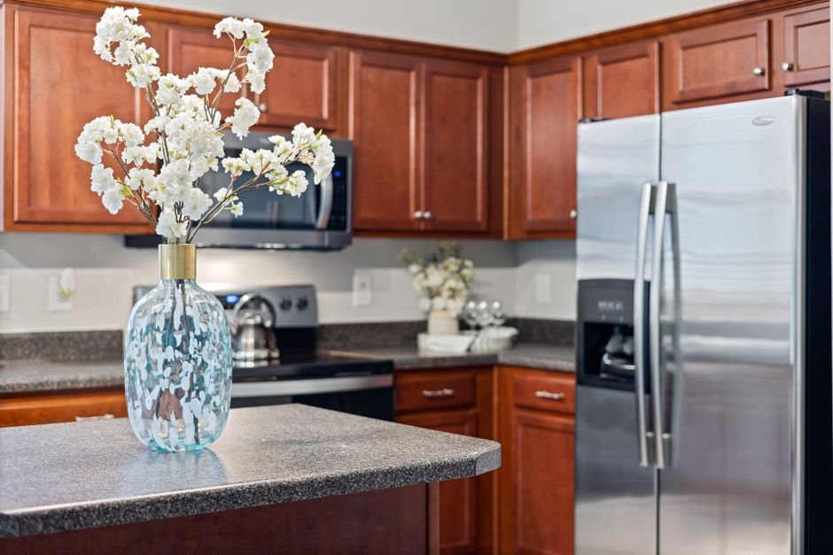 vase counter kitchen flowers